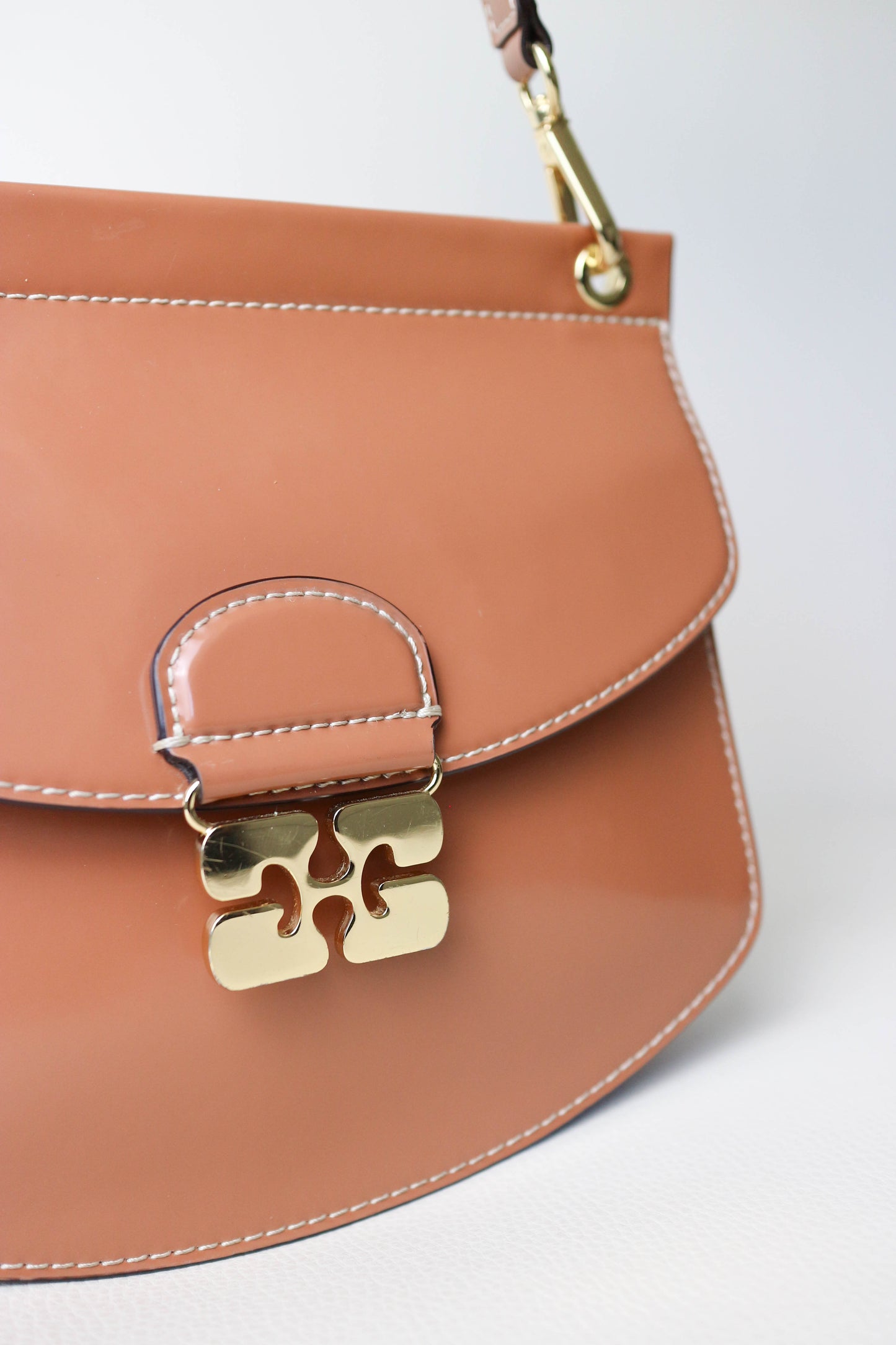 GANNI Logo Shoulder Bag Caramel