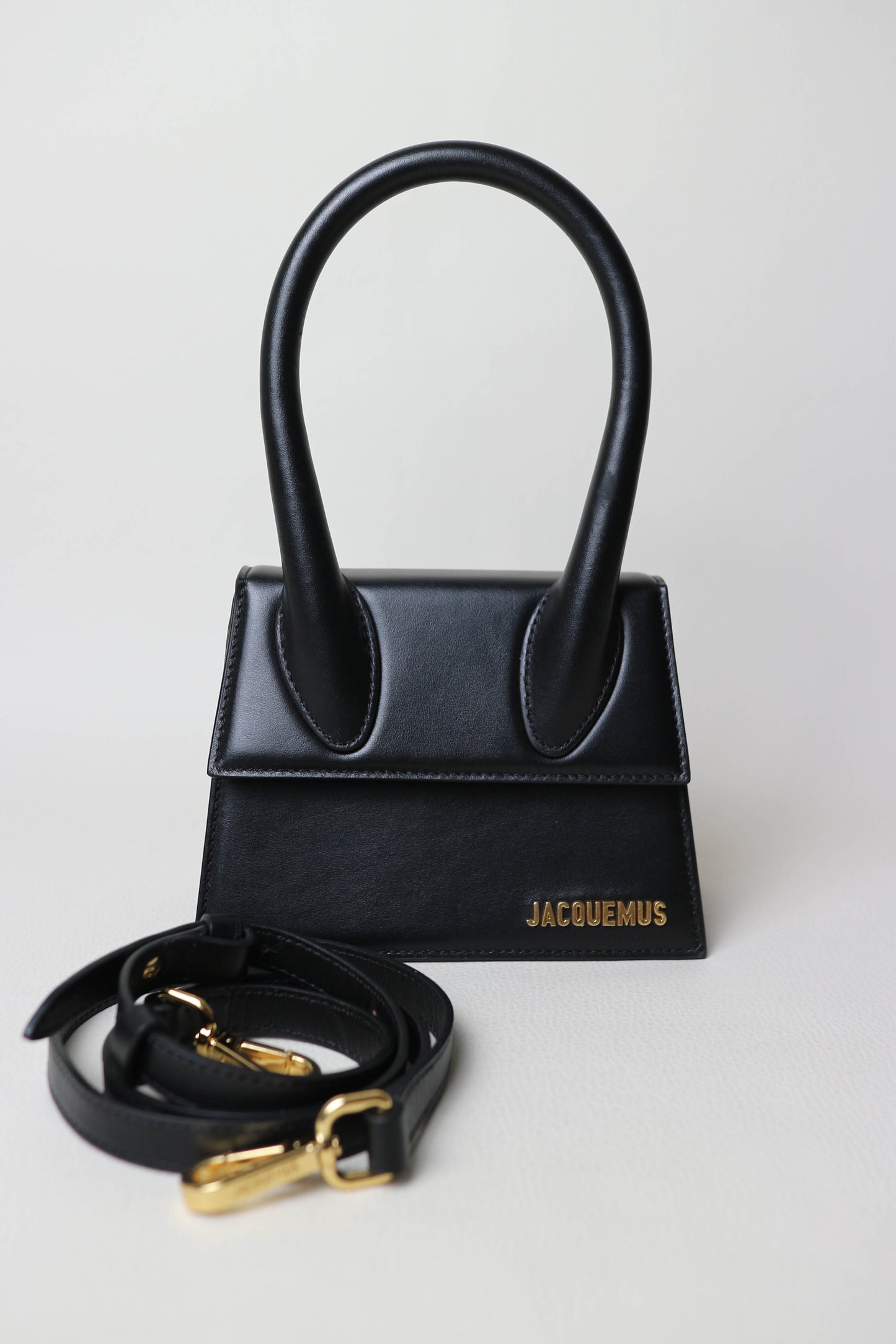 Jacquemus Le Chiquito Moyen Bag