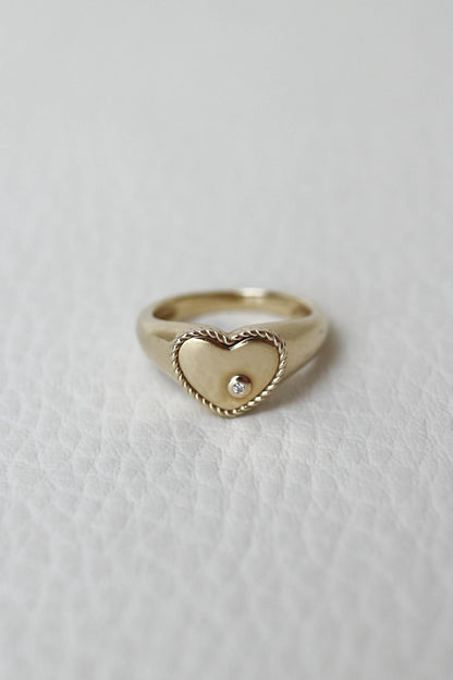 Yvonne Léon Mini Coeur Heart Pinky Ring Gold