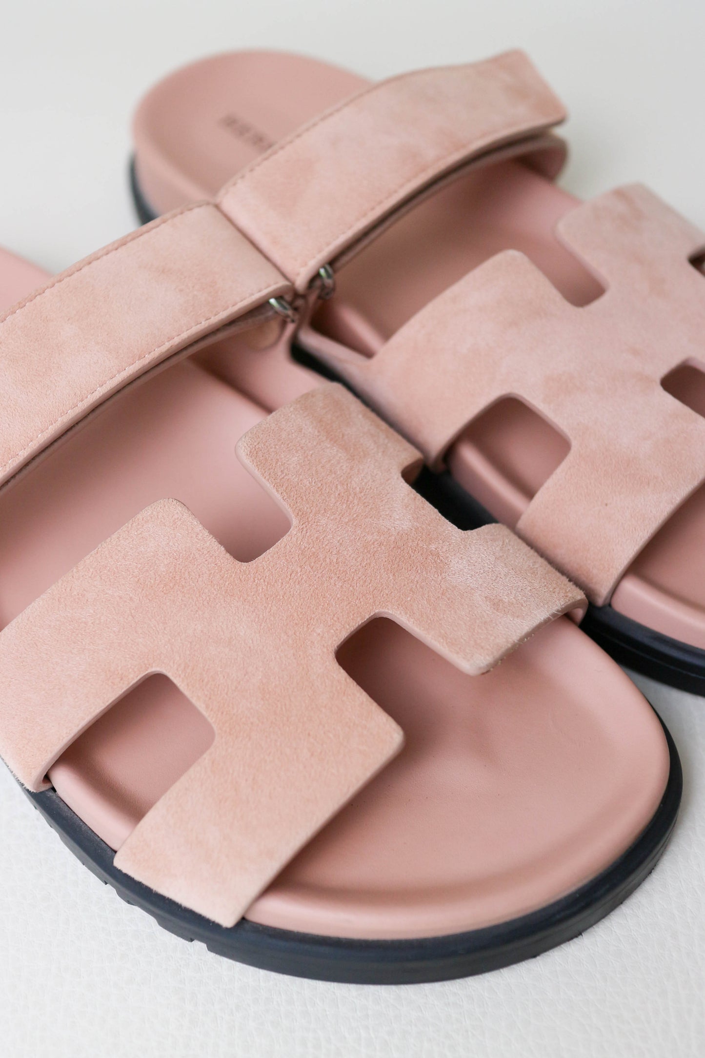 Hermès Chypre Sandals Suede Pink