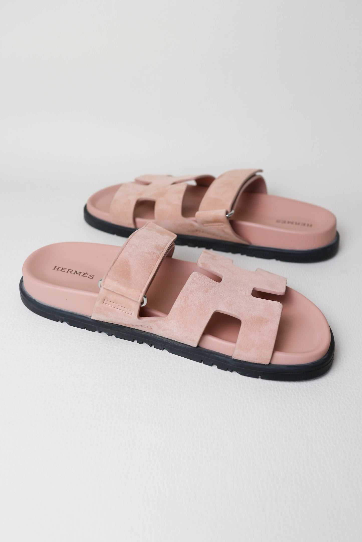 Hermès Chypre Sandals Suede Pink