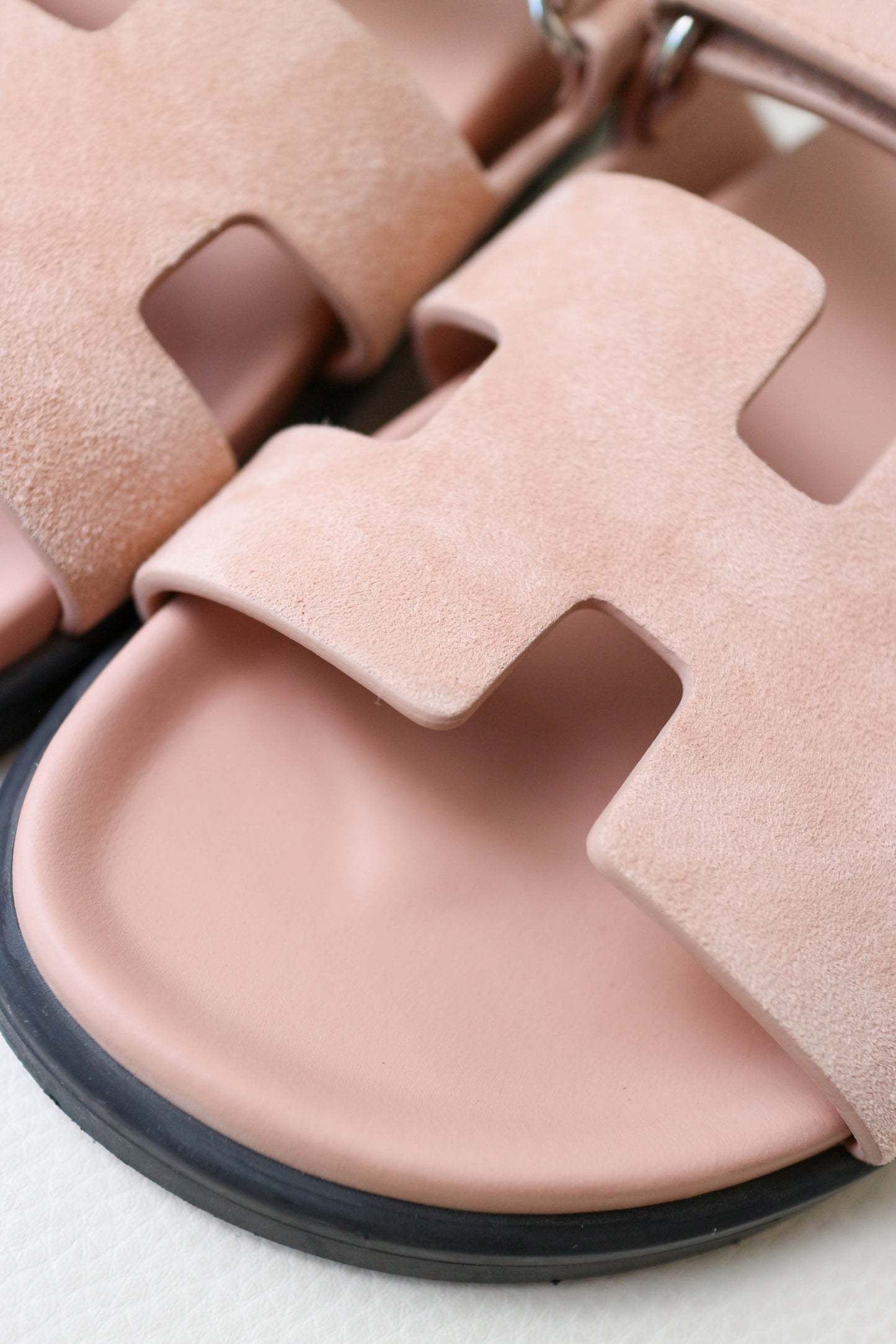 Hermès Chypre Sandals Suede Pink