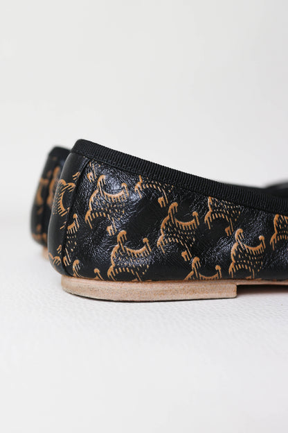 CELINE Triomphe Leather Ballerina’s