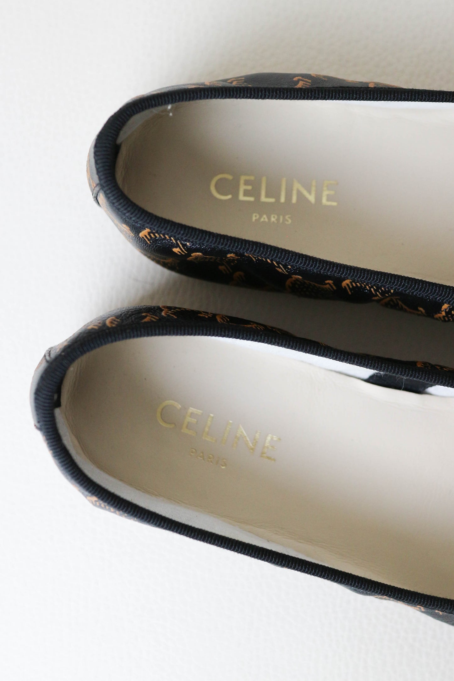 CELINE Triomphe Leather Ballerina’s