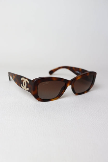 CHANEL CC Logo Sunglasses Tortoise