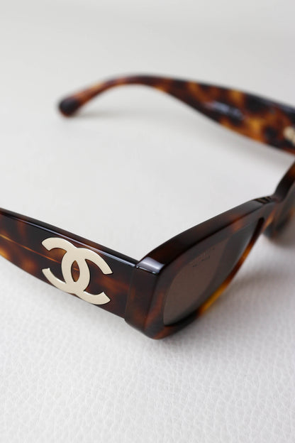 CHANEL CC Logo Sunglasses Tortoise