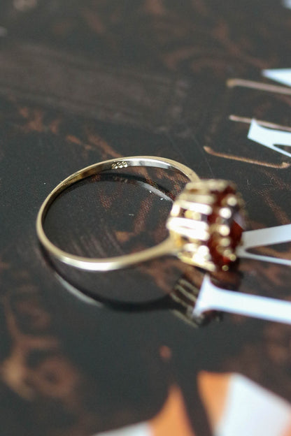 Vintage Mini Garnet Ring