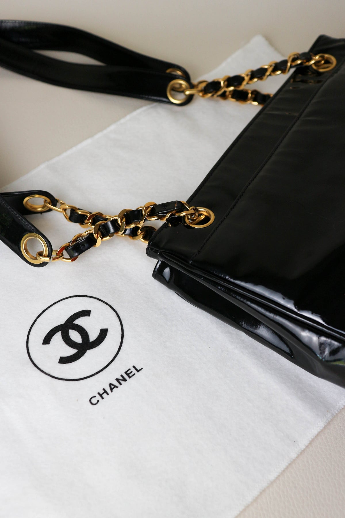 CHANEL Vintage CC Patent Leather Shoulder Bag