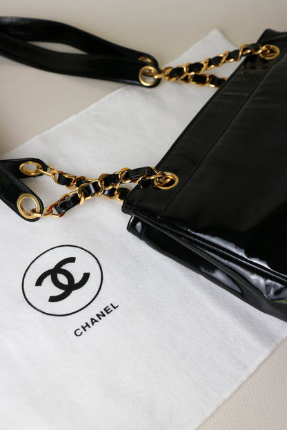 CHANEL Vintage CC Patent Leather Shoulder Bag