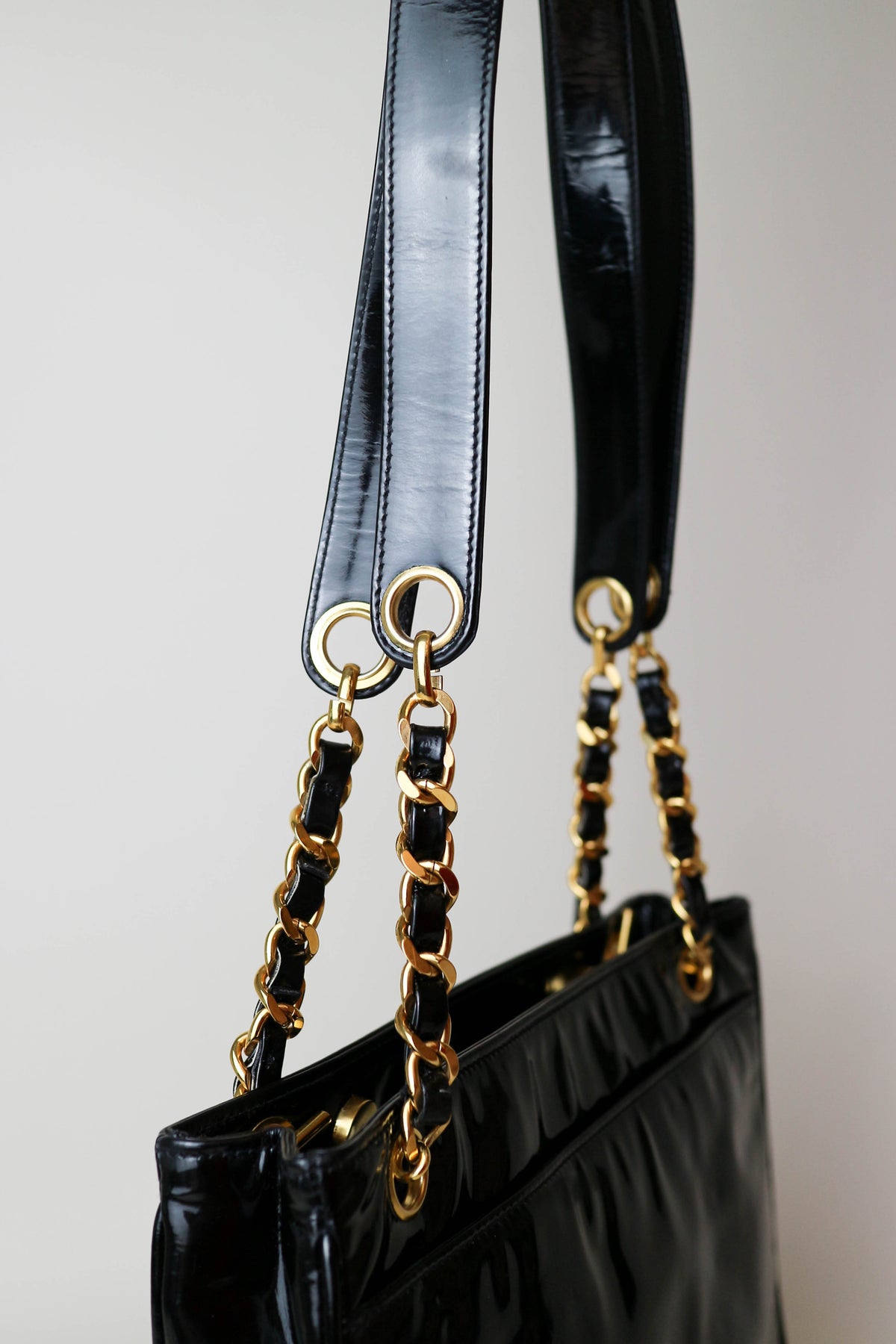 CHANEL Vintage CC Patent Leather Shoulder Bag