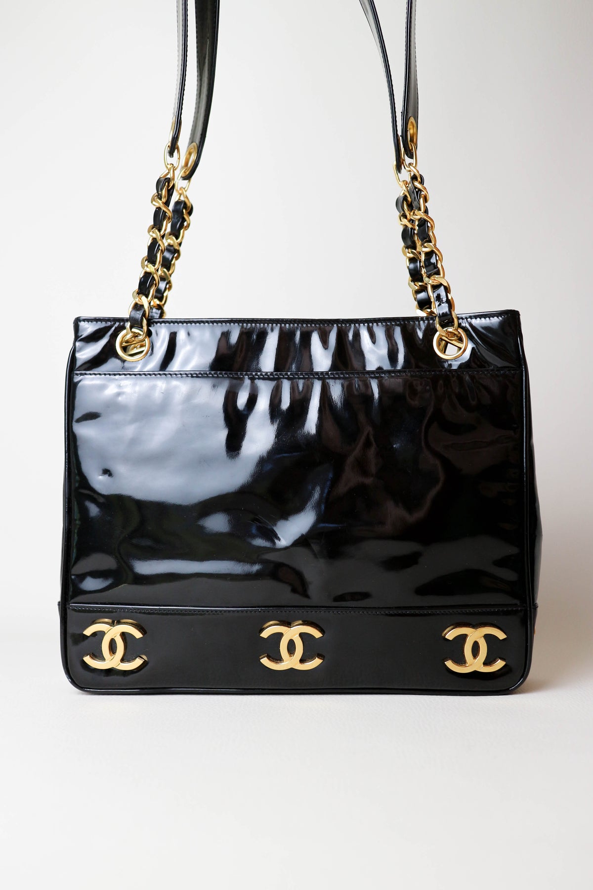 CHANEL Vintage CC Patent Leather Shoulder Bag