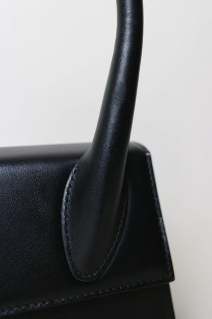 Jacquemus Le Chiquito Moyen Bag