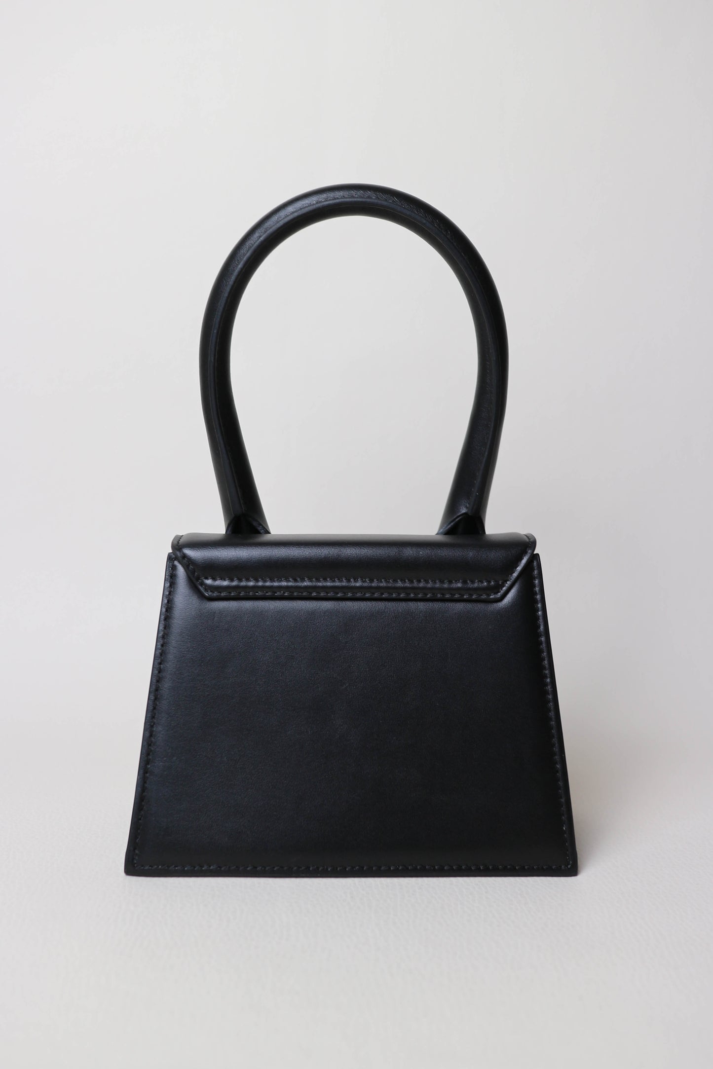Jacquemus Le Chiquito Moyen Bag