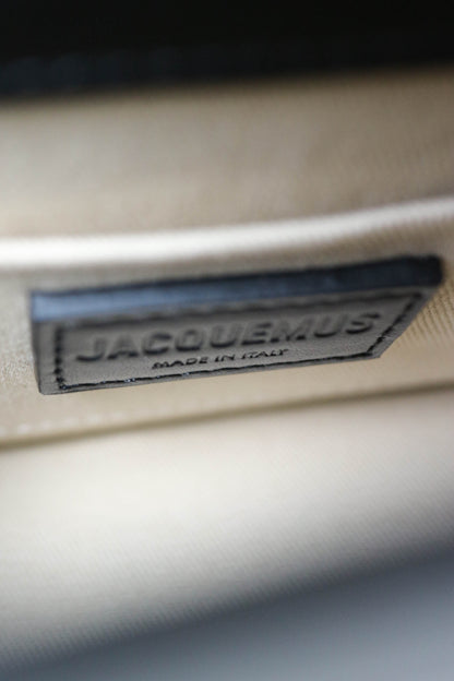 Jacquemus Le Chiquito Moyen Bag
