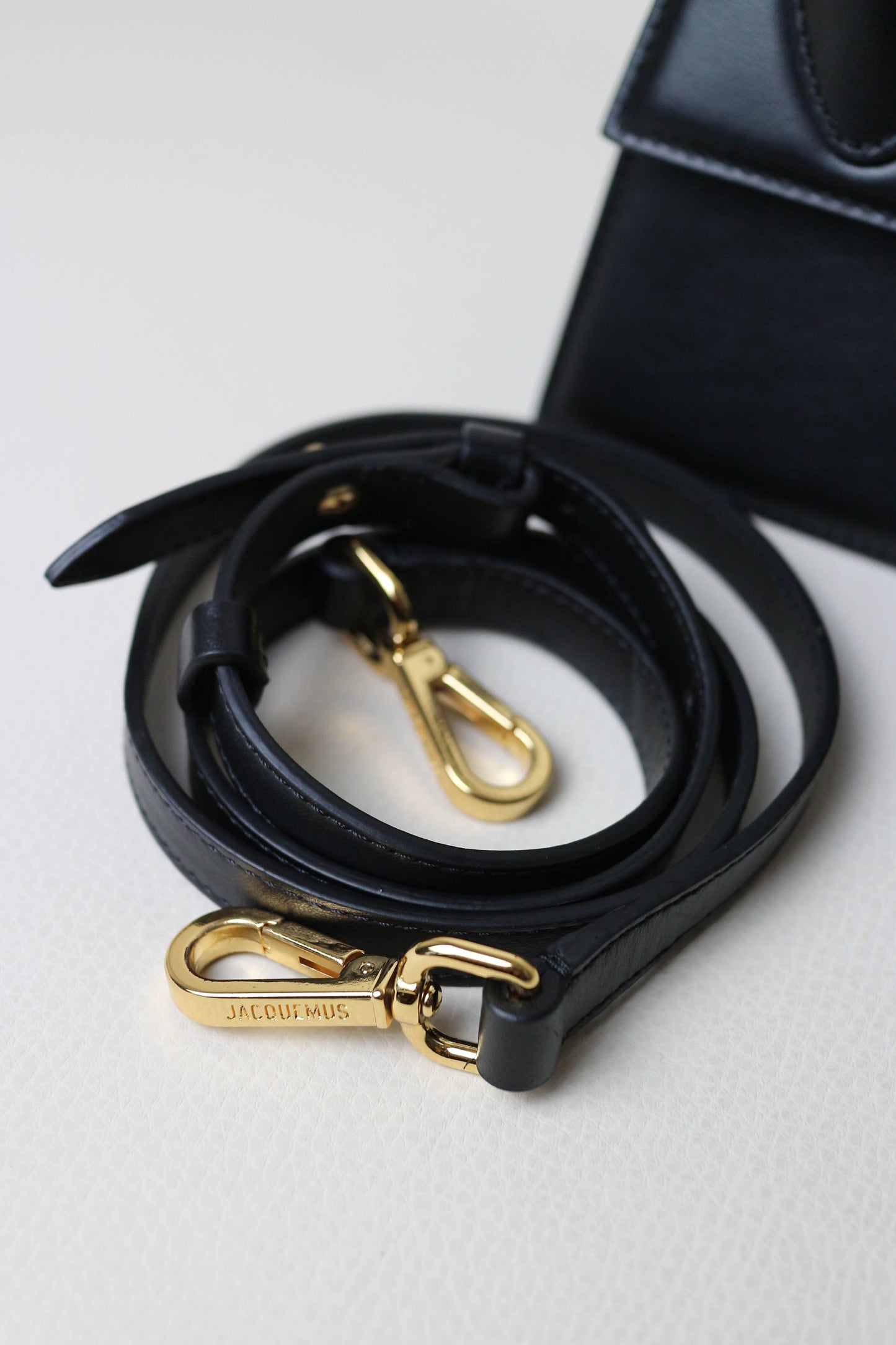 Jacquemus Le Chiquito Moyen Bag