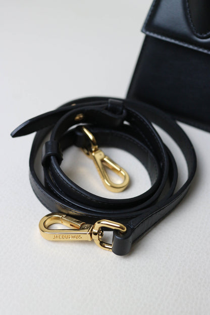 Jacquemus Le Chiquito Moyen Bag